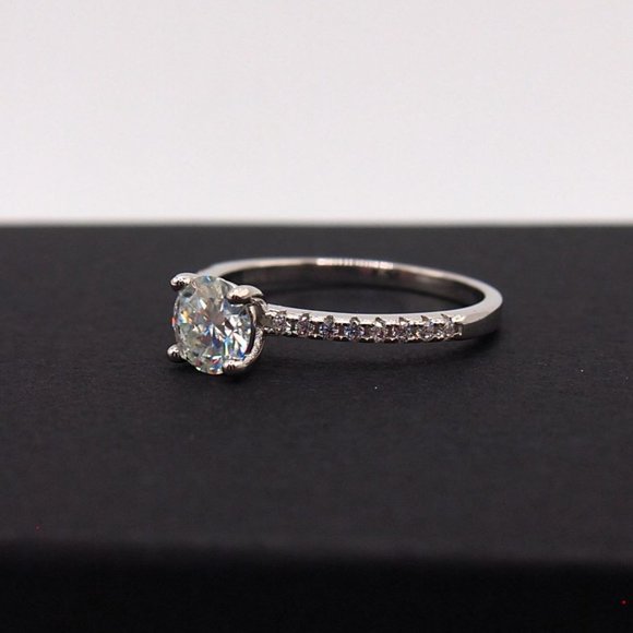 Stunning Petite GRA Certified 1.00Ctw Moissanite Diamond Ring - Picture 8 of 12